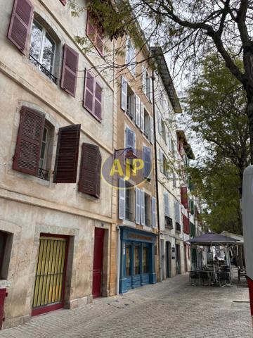 Appartement à louer Bayonne : 2 pièces, 56m² avec 1 chambre(s) à 732€ - AJP Horizons Capbreton