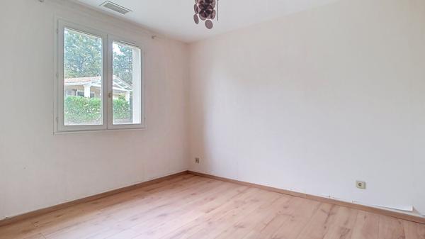 Maison à vendre à Nérac - plain-pied de 3 chambres avec garage et jardin