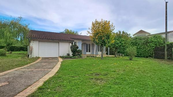 Maison à vendre à Nérac - plain-pied de 3 chambres avec garage et jardin