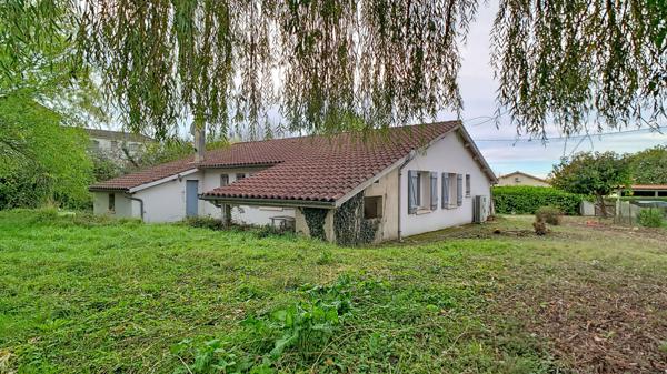 Maison à vendre à Nérac - plain-pied de 3 chambres avec garage et jardin