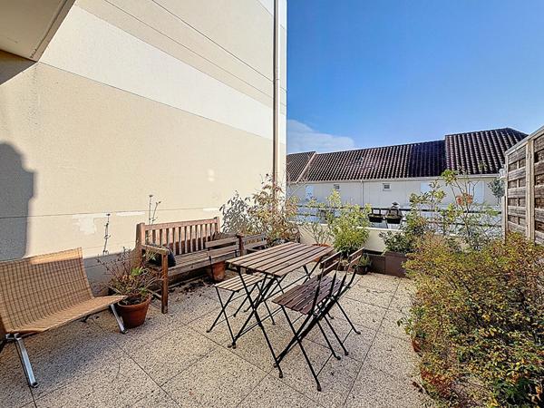 Appartement F3 dans résidence récente - terrasse et place de stationnement