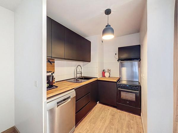 Appartement F3 dans résidence récente - terrasse et place de stationnement