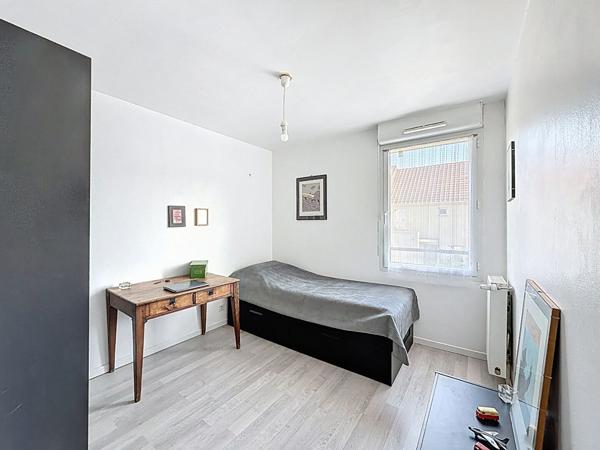 Appartement F3 dans résidence récente - terrasse et place de stationnement