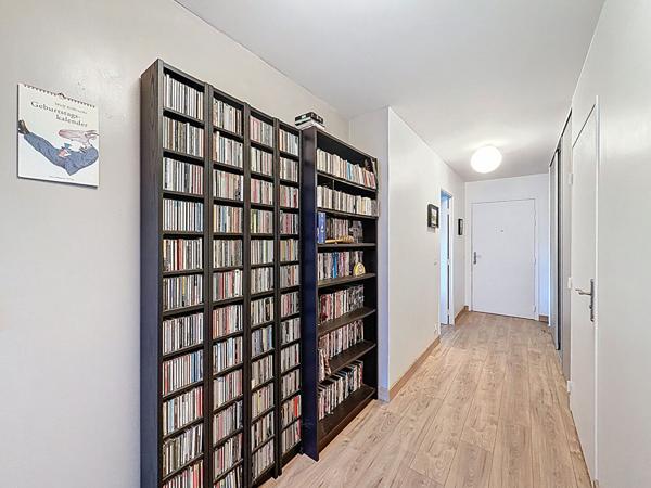 Appartement F3 dans résidence récente - terrasse et place de stationnement