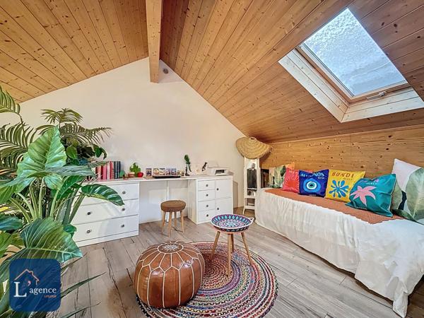 MAISON DE VILLAGE 133 m2 – CENTRE HISTORIQUE – CARACTÈRE AUTHENTIQUE – TERRASSE & GARAGE – GEX 01170