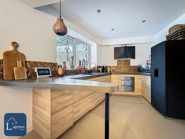 MAISON DE VILLAGE 133 m2 – CENTRE HISTORIQUE – CARACTÈRE AUTHENTIQUE – TERRASSE & GARAGE – GEX 01170