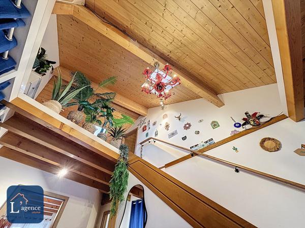 MAISON DE VILLAGE 133 m2 – CENTRE HISTORIQUE – CARACTÈRE AUTHENTIQUE – TERRASSE & GARAGE – GEX 01170