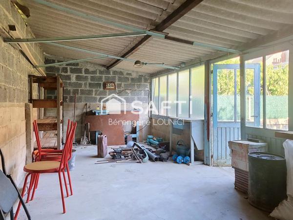 Maison 4 chambres avec dépendance et garage, à rénover.