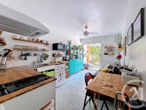 Appartement T2 à vendre  2 pièces - 30 m2 MARSEILLE - 13008