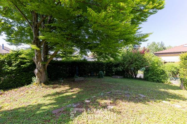 Maison rénovée au coeur d’un quartier paisible