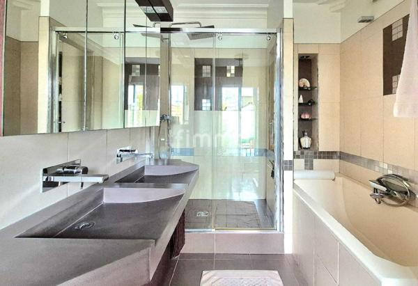 Maison de charme avec grand jardin et terrasse – Calme, proche RER C