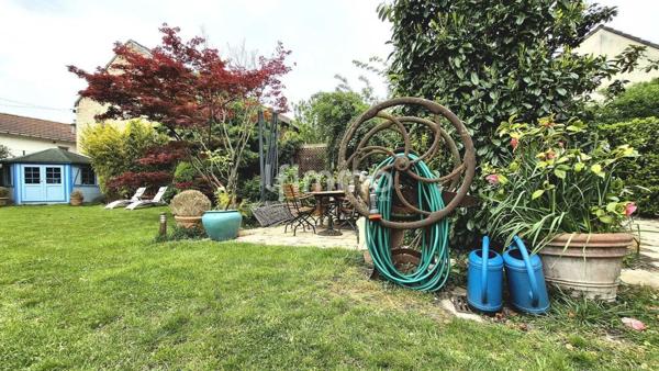 Maison de charme avec grand jardin et terrasse – Calme, proche RER C
