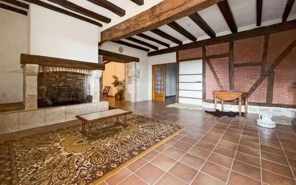 Maison à vendre    6 pièces •  Sainte-Mère