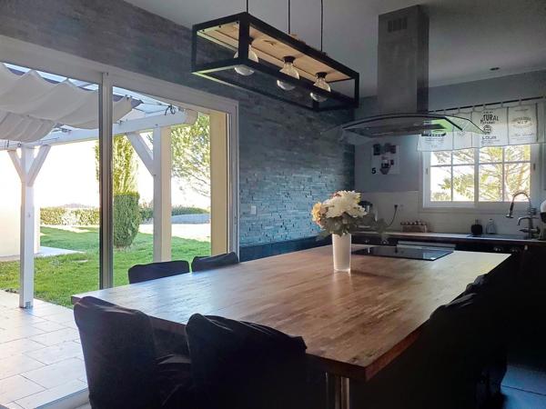 Très belle villa familiale de 245 m² avec piscine au sel et chauffée