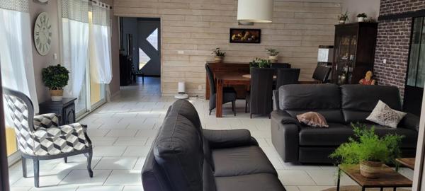 Très belle villa familiale de 245 m² avec piscine au sel et chauffée