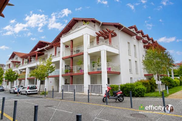 Parking
        
        - 12 m² 14 900 € *