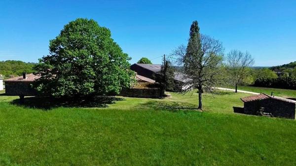 Corps de ferme à rénover à Cuzorn