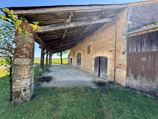 Corps de ferme à rénover à Cuzorn