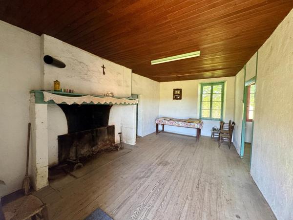 Corps de ferme à rénover à Cuzorn