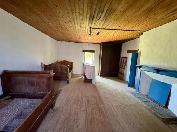 Corps de ferme à rénover à Cuzorn