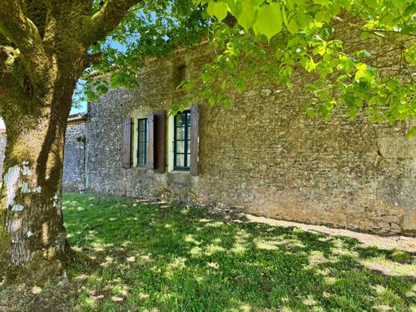 Corps de ferme à rénover à Cuzorn