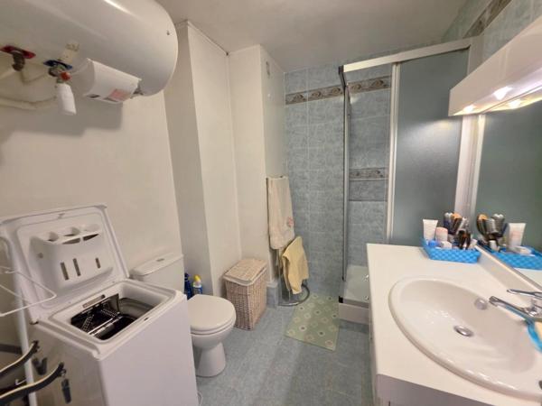 T2 d'environ 40 m² à 600m du RER C au Calme