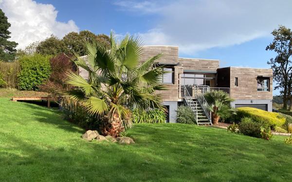 Maison à vendre    6 pièces •  Locquirec