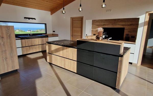 Maison à vendre    6 pièces •  Locquirec