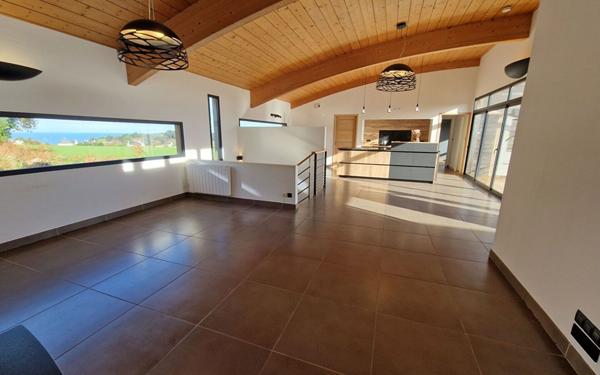 Maison à vendre    6 pièces •  Locquirec