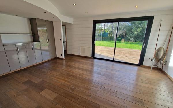 Maison à vendre    6 pièces •  Locquirec