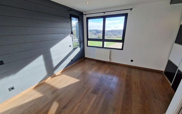 Maison à vendre    6 pièces •  Locquirec