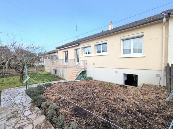 CHOLET Agréable maison 3 chambres en square