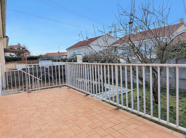 CHOLET Agréable maison 3 chambres en square