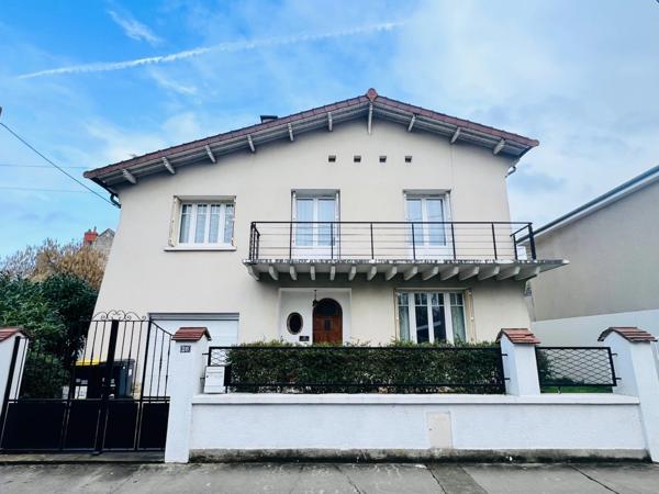 Maison familiale 140 m² – Centre-ville – Jardin, garage, dépendance