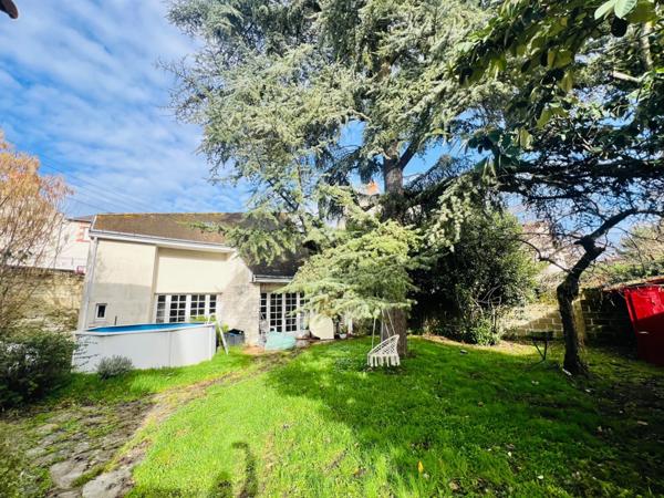 Maison familiale 140 m² – Centre-ville – Jardin, garage, dépendance