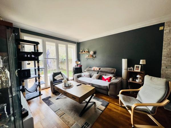 Maison familiale 140 m² – Centre-ville – Jardin, garage, dépendance