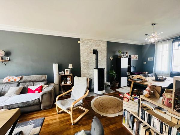 Maison familiale 140 m² – Centre-ville – Jardin, garage, dépendance
