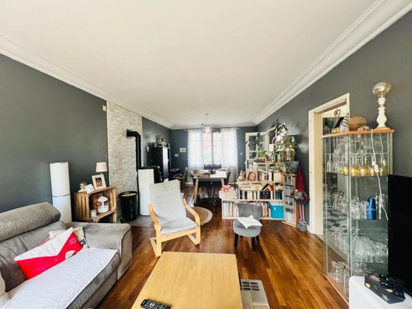 Maison familiale 140 m² – Centre-ville – Jardin, garage, dépendance