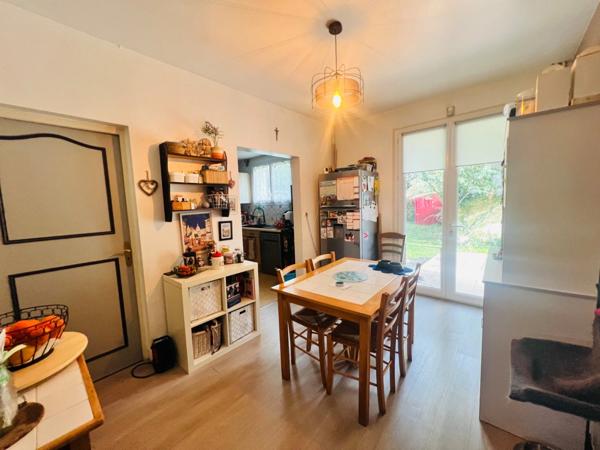 Maison familiale 140 m² – Centre-ville – Jardin, garage, dépendance
