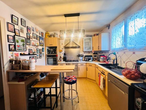 Maison familiale 140 m² – Centre-ville – Jardin, garage, dépendance