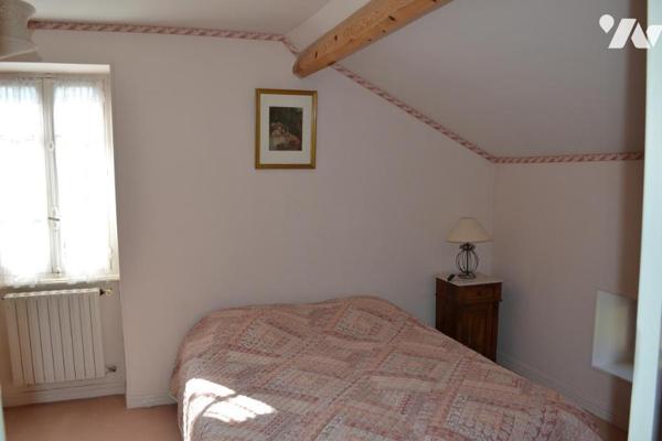 MAISON DE VILLAGE INDEPENDANTE EN PIERRE AVEC TERRAIN ATTENANT DE 460 m²