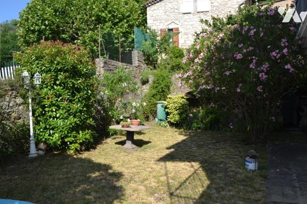 MAISON DE VILLAGE INDEPENDANTE EN PIERRE AVEC TERRAIN ATTENANT DE 460 m²