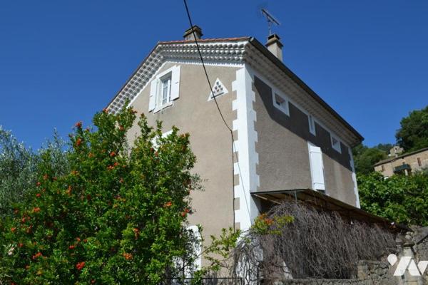 MAISON DE VILLAGE INDEPENDANTE EN PIERRE AVEC TERRAIN ATTENANT DE 460 m²