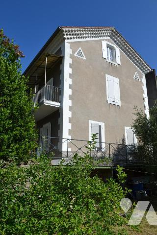 MAISON DE VILLAGE INDEPENDANTE EN PIERRE AVEC TERRAIN ATTENANT DE 460 m²