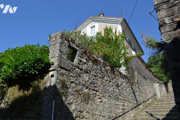 MAISON DE VILLAGE INDEPENDANTE EN PIERRE AVEC TERRAIN ATTENANT DE 460 m²