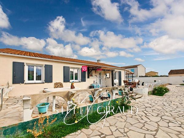 Au Somail : Villa 4 faces avec piscine, rénovée, prête à vivre
