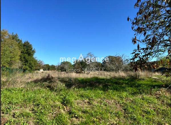Terrain à CHANTERAC, 24190 - 1800m²