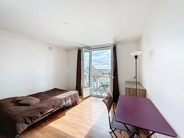 MONTREUIL, VILLIERS-BARBUSSE, 10MIN DU METRO, STUDIO TRES ENSOLEILLE AU CALME AVEC BALCON