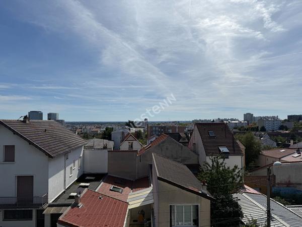 MONTREUIL, VILLIERS-BARBUSSE, 10MIN DU METRO, STUDIO TRES ENSOLEILLE AU CALME AVEC BALCON