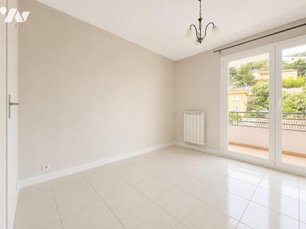 LA GARDE – T5 TRAVERSANT DE 94 m² AVEC TERRASSES ET CAVE
